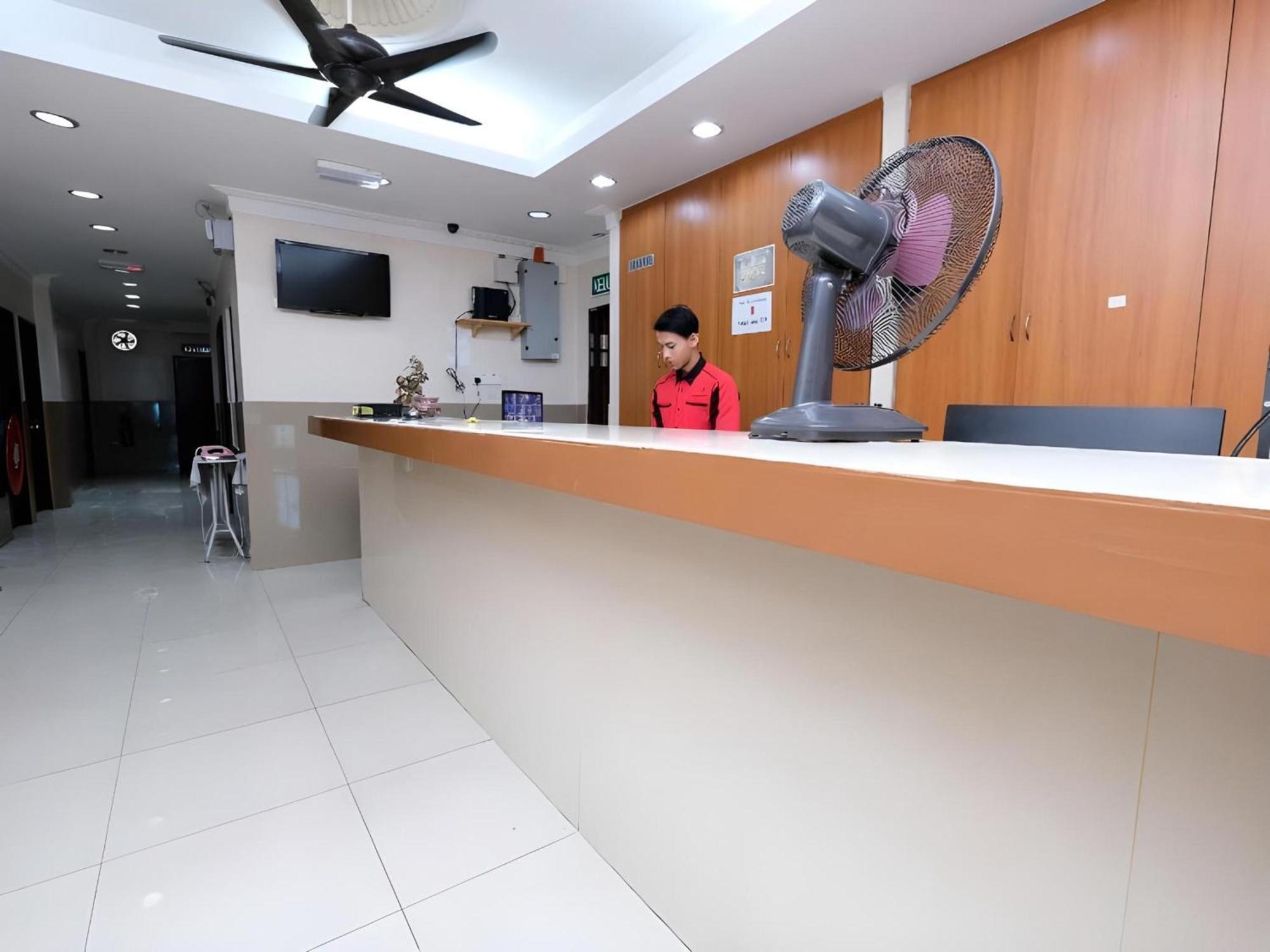 Super Oyo 707 Ayuni Hotel