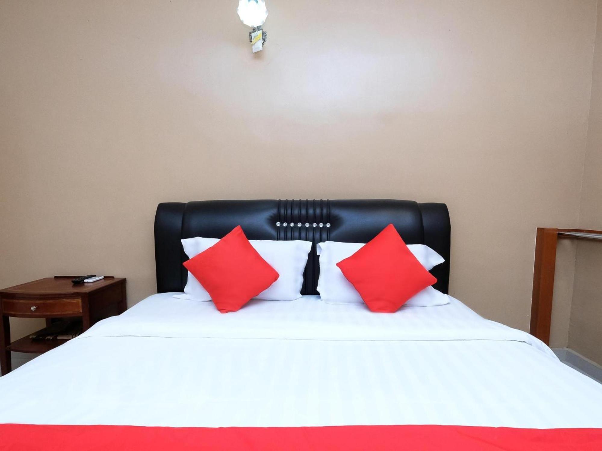 Super Oyo 707 Ayuni Hotel 2*