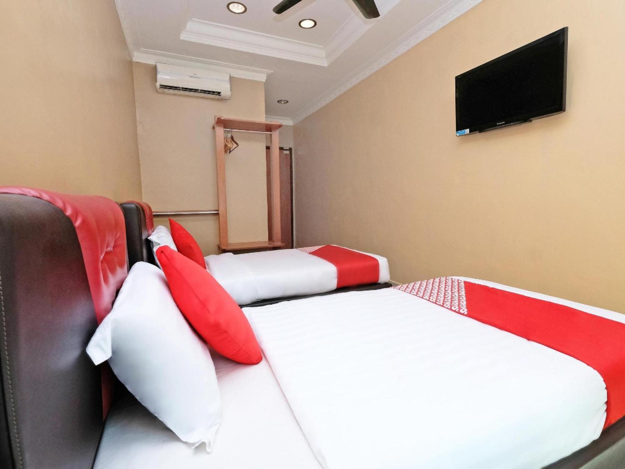Super Oyo 707 Ayuni Hotel 2*