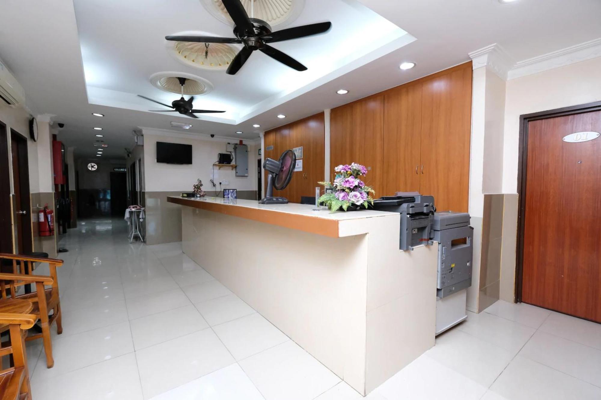 Super Oyo 707 Ayuni Hotel 2*