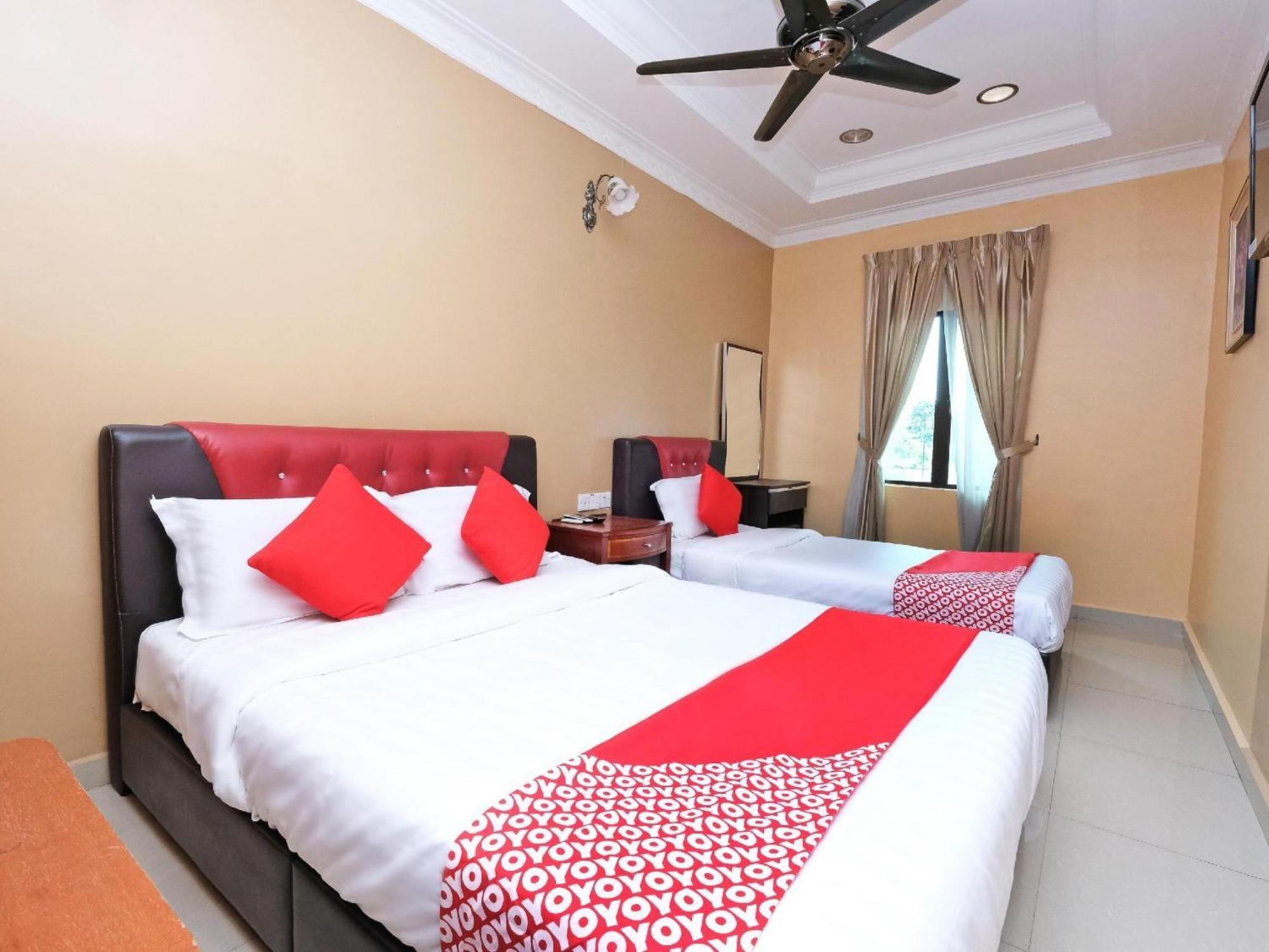 Super Oyo 707 Ayuni Hotel 2*